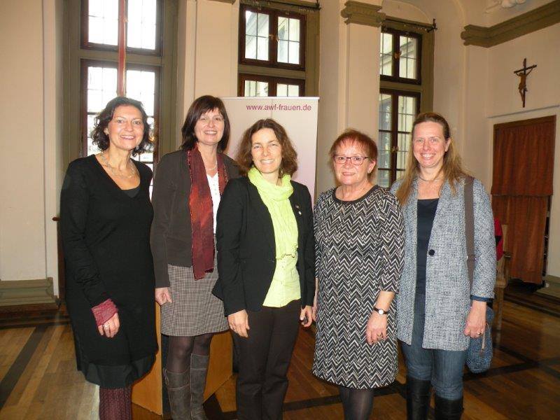 Mit der Bürgermeisterin Marion Schäfer-Blake, Stadträtin Sabine Steinisch, und Barbara Lehrieder und der stellvertretenden Landrätin Karen Heußner.