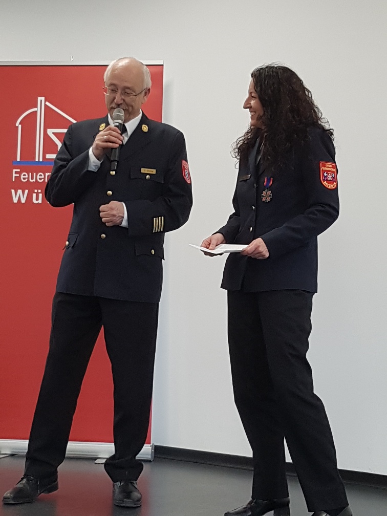 Andrea Fürstberger, Landesfrauenbeauftragte der bayerischen Feuerwehr, und Ltd. Branddirektor Dr. Roland Demke.