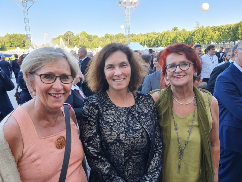 Auf dem Foto sind von rechts nach links zu sehen: Frau Anne-Christin Wege-Csef; Kerstin Celina, MdL; Frau Waltraud Trolldenier. Foto: Verena Osgyan.